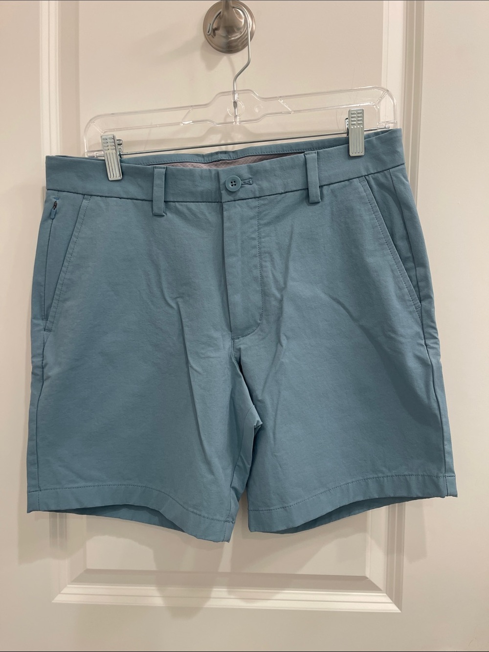 Vineyard Vines “On the Go” Men's Flat Front Cotton Stretch Shorts in Dusty Blue
